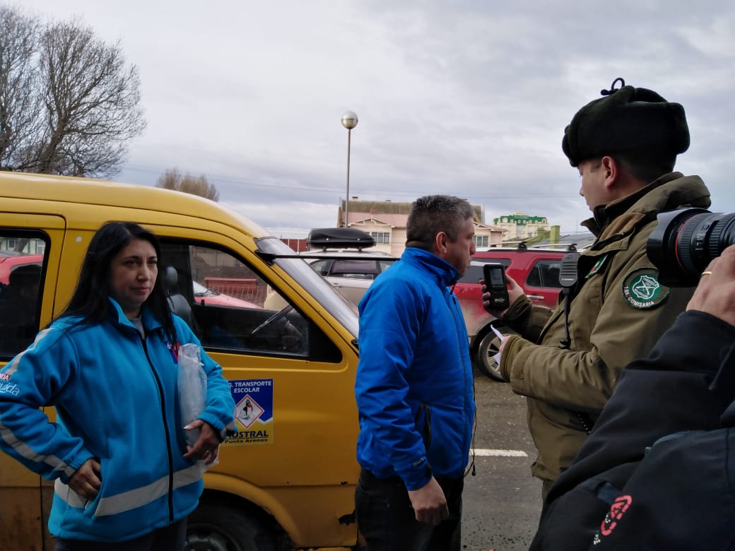 Control preventivo de alcohol y drogas realizaron SENDA y Carabineros en el transporte escolar en Punta Arenas