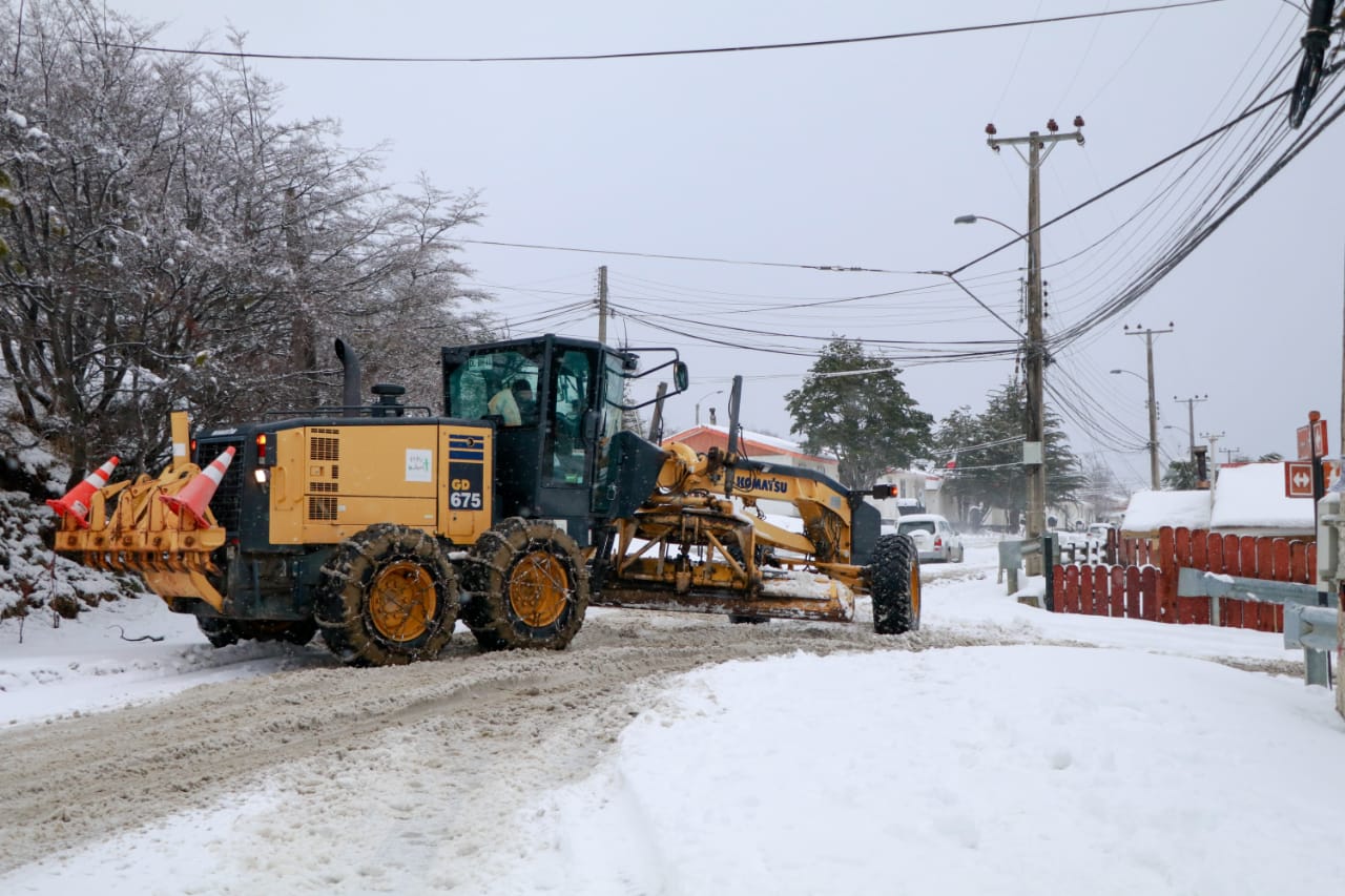 Municipalidad en terreno: más de 24.000 kilos de sal se han esparcido durante el invierno en Puerto Williams