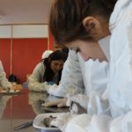 Asociación de Salmonicultores capacita a estudiantes en anatomía y salud de los salmones