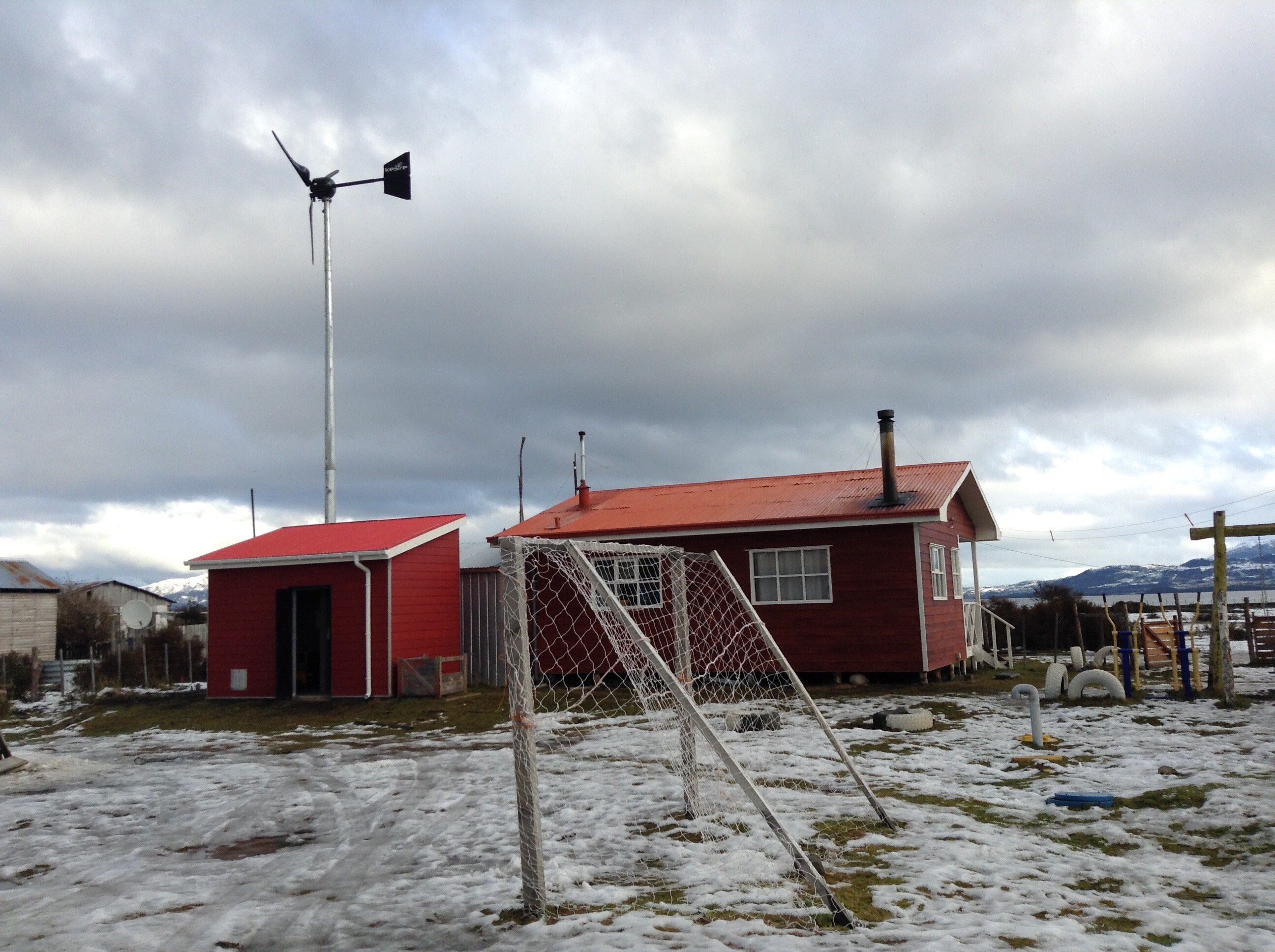 Alumnos descendientes kawésqar y mapuche-huilliche son capacitados en el uso sostenible de la energía con el Programa Educativo Integral en Eficiencia Energética