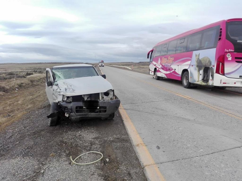 Un bus y una camioneta chocan en el kilometro 40 de la ruta 9 Norte: conductor del vehículo menor con lesiones leves