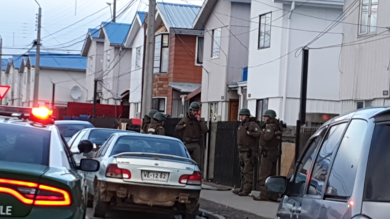 SIP de Carabineros detuvo a dos personas en sector Archipiélago de Chiloé de Punta Arenas: una presuntamente vinculada a robo frustrado y otra por cultivo de plantas de marihuana