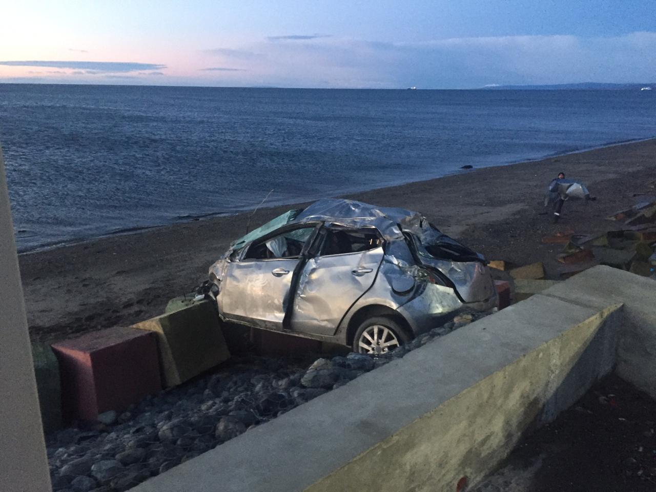 Conductora bajo la influencia del alcohol volcó esta madrugada en Avenida Costanera