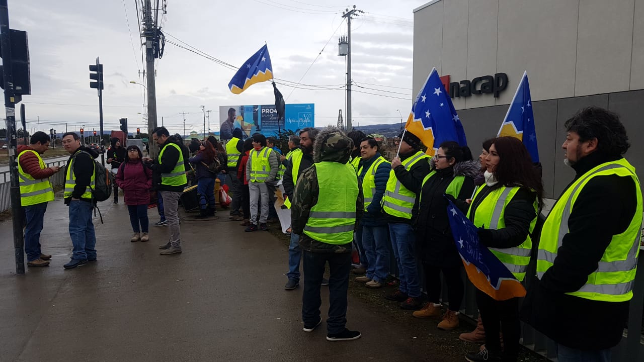 Trabajadores de Mina Invierno y Nova Austral realizan protesta contra la senadora Carolina Goic y se reunen con el Subsecretario del Trabajo