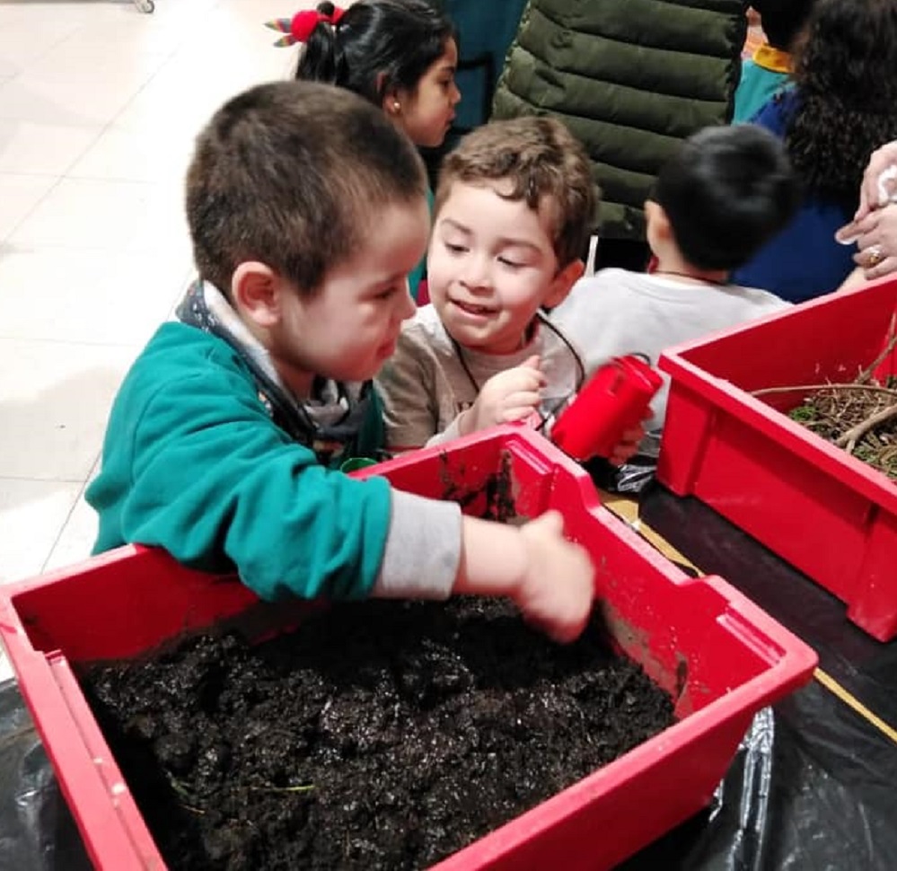 Escuela Patagonia de Punta Arenas realiza talleres de lectura entretenida con jardines infantiles