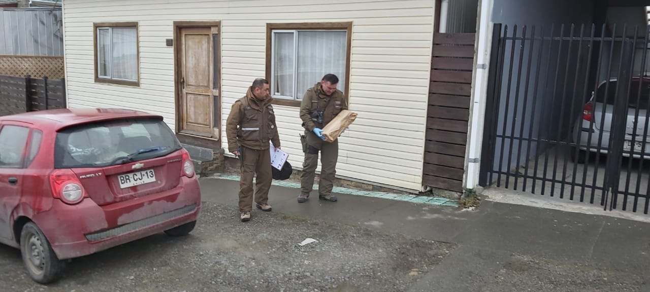 Salió de su domicilio esta mañana y al regresar al mediodía comprobó que le habían robado joyas y equipos tecnológicos