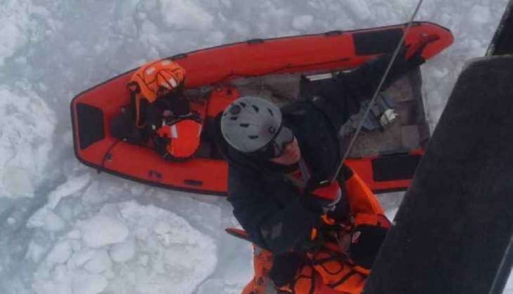 Tripulantes polacos fueron rescatados por la FACH en aguas de la Antártica