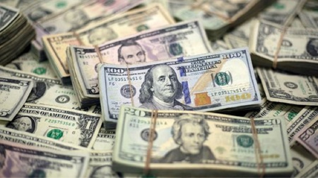Gobierno argentino impone un cepo al dolar para frenar la salida de moneda extranjera
