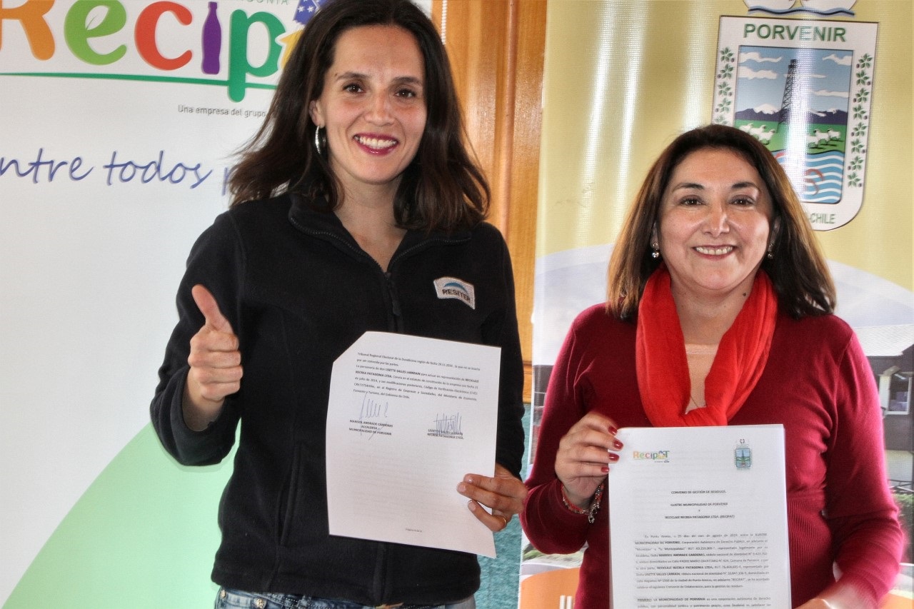 Municipio de Porvenir firma importante convenio con empresa de reciclaje Recipat