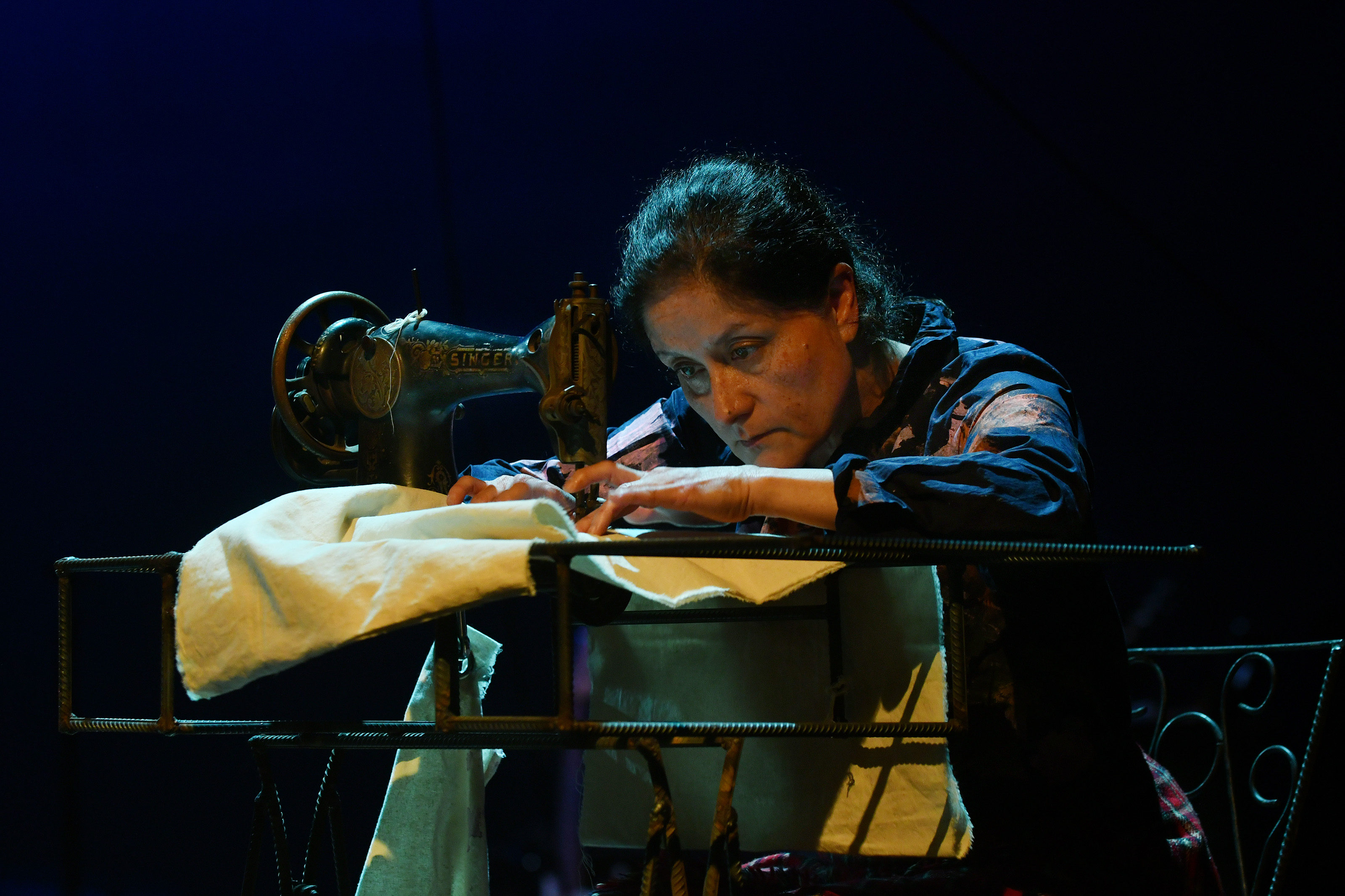 «Ayudándole a sentir»: conocidas figuras del teatro nacional darán vida a obra inspirada en Violeta Parra