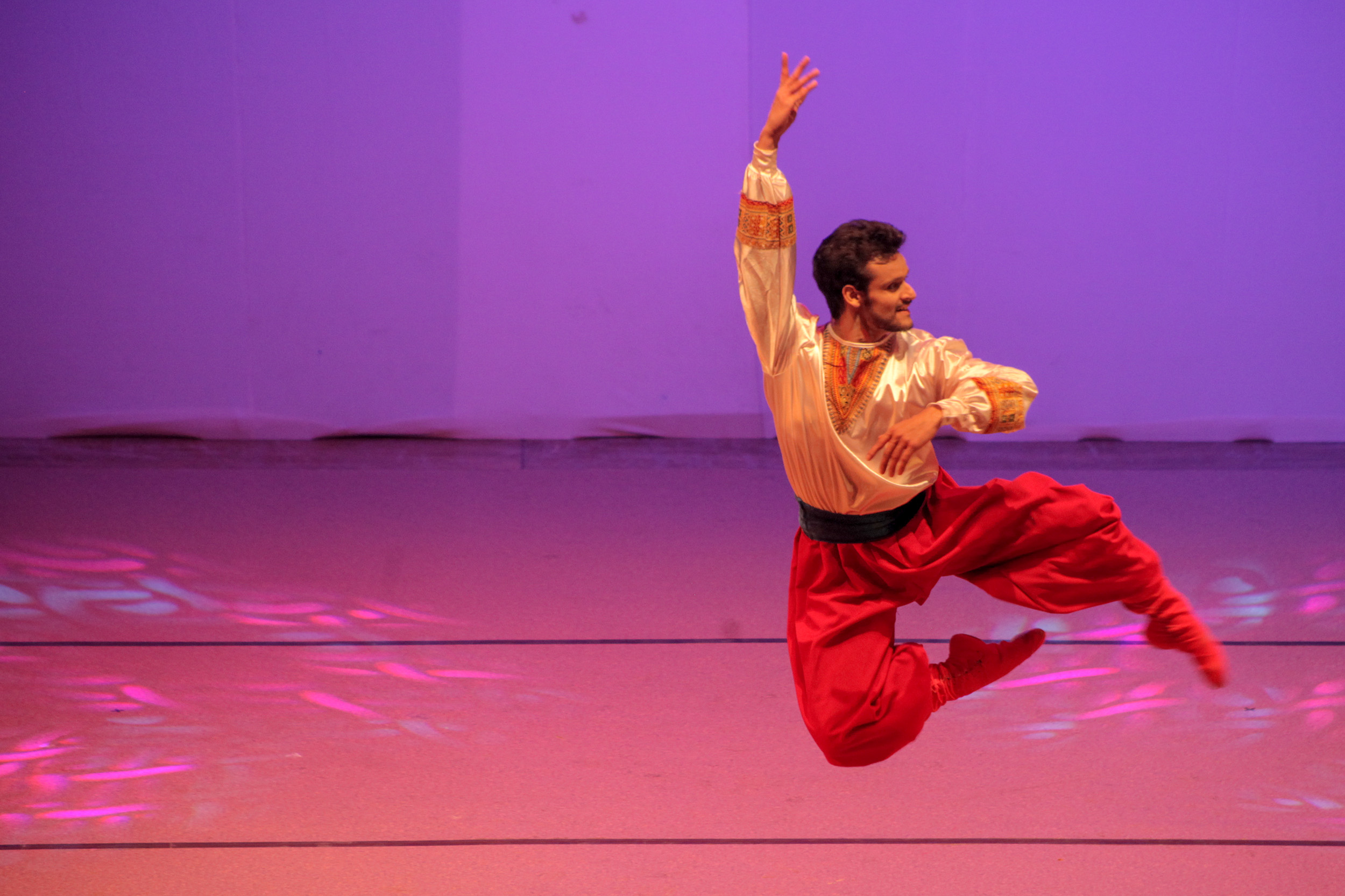 Ballet clásico del Teatro Municipal de Punta Arenas busca integrar varones a su elenco estable