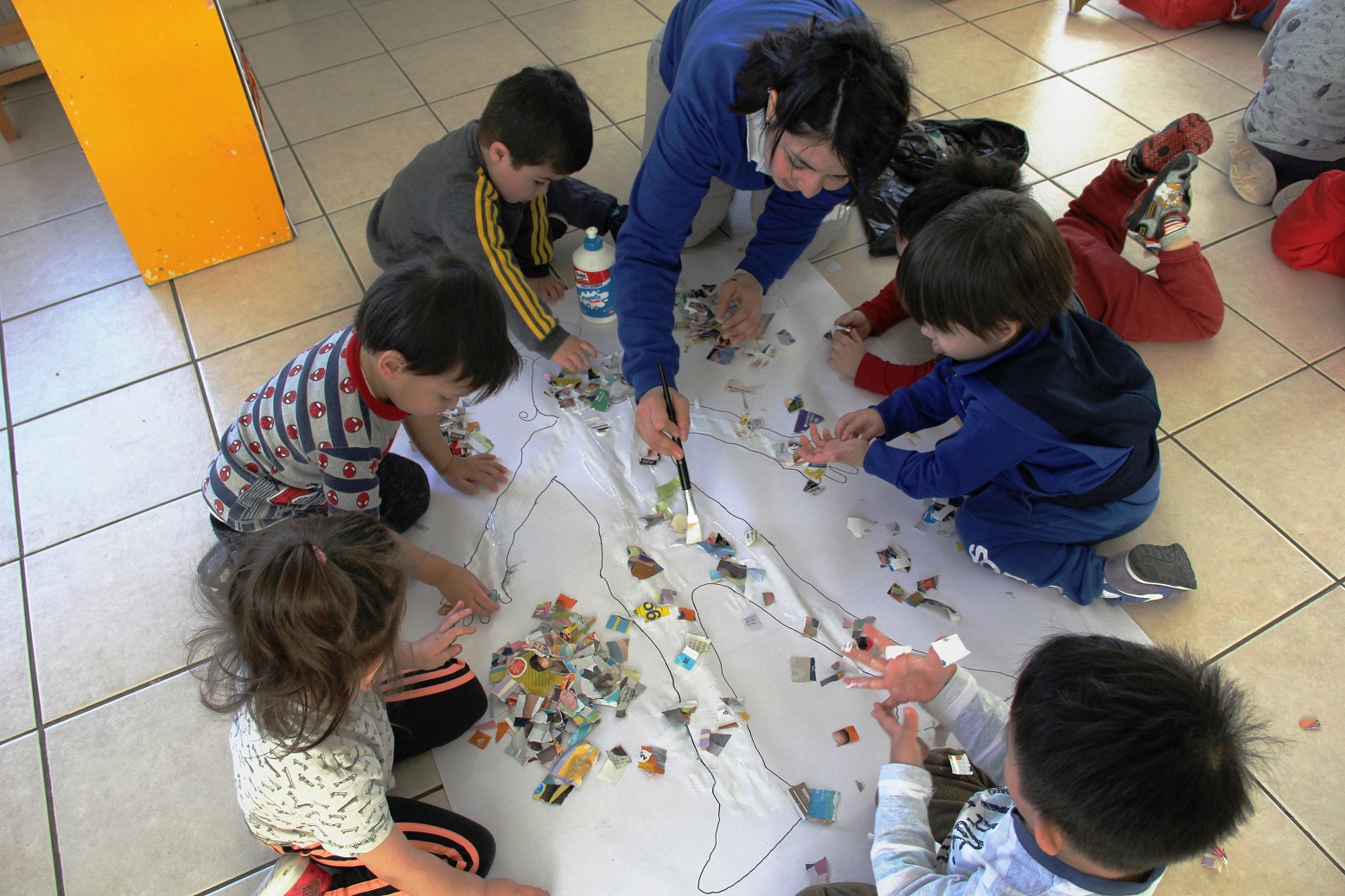 Usando las artes plásticas niñas y niños del establecimiento “Papelucho” de Porvenir aprenden sobre las partes del cuerpo humano