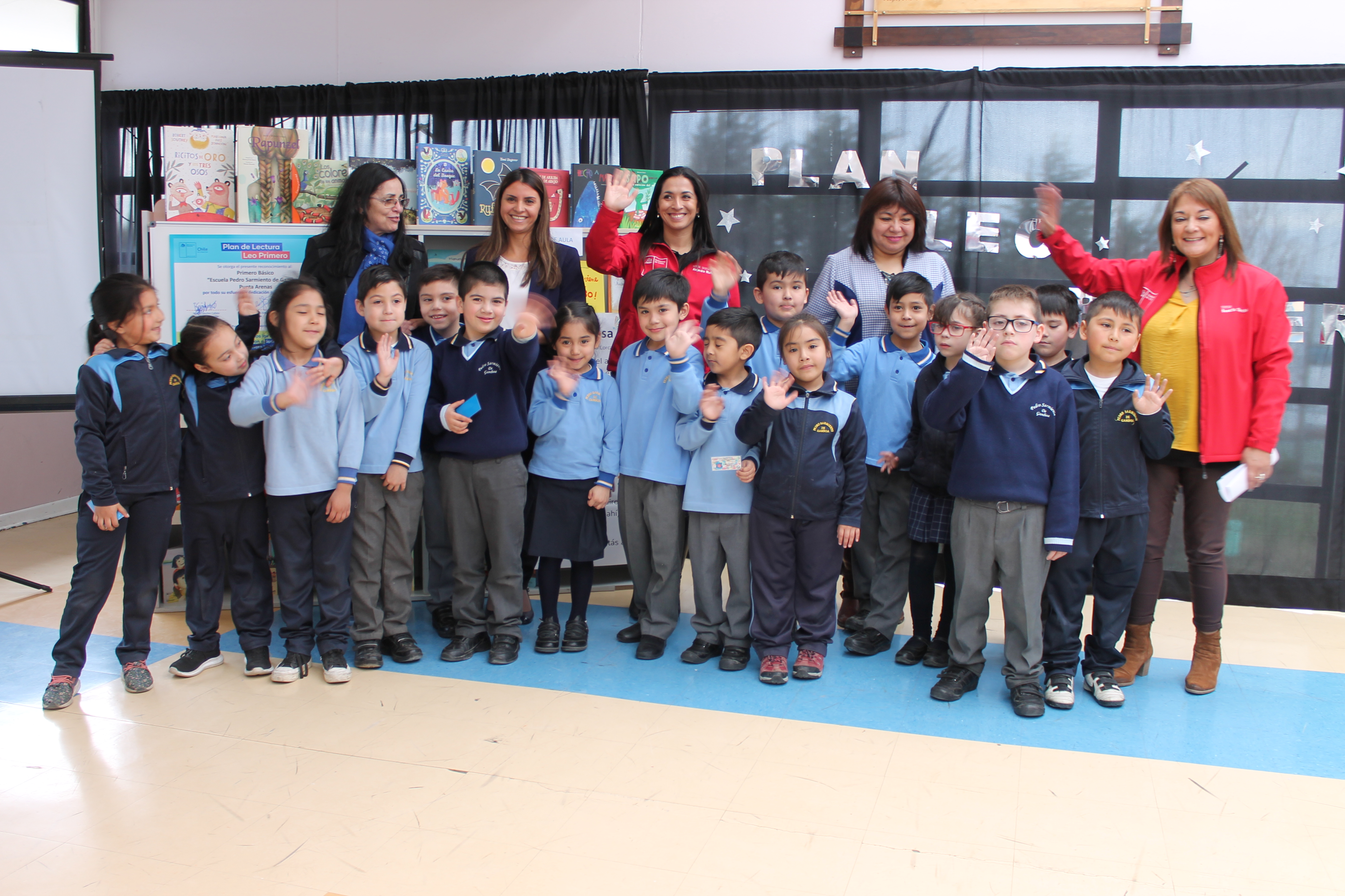 Alumnos de 1° básico de la Escuela Sarmiento de Gamboa de Punta Arenas fueron destacados por sus avances en lectura y escritura