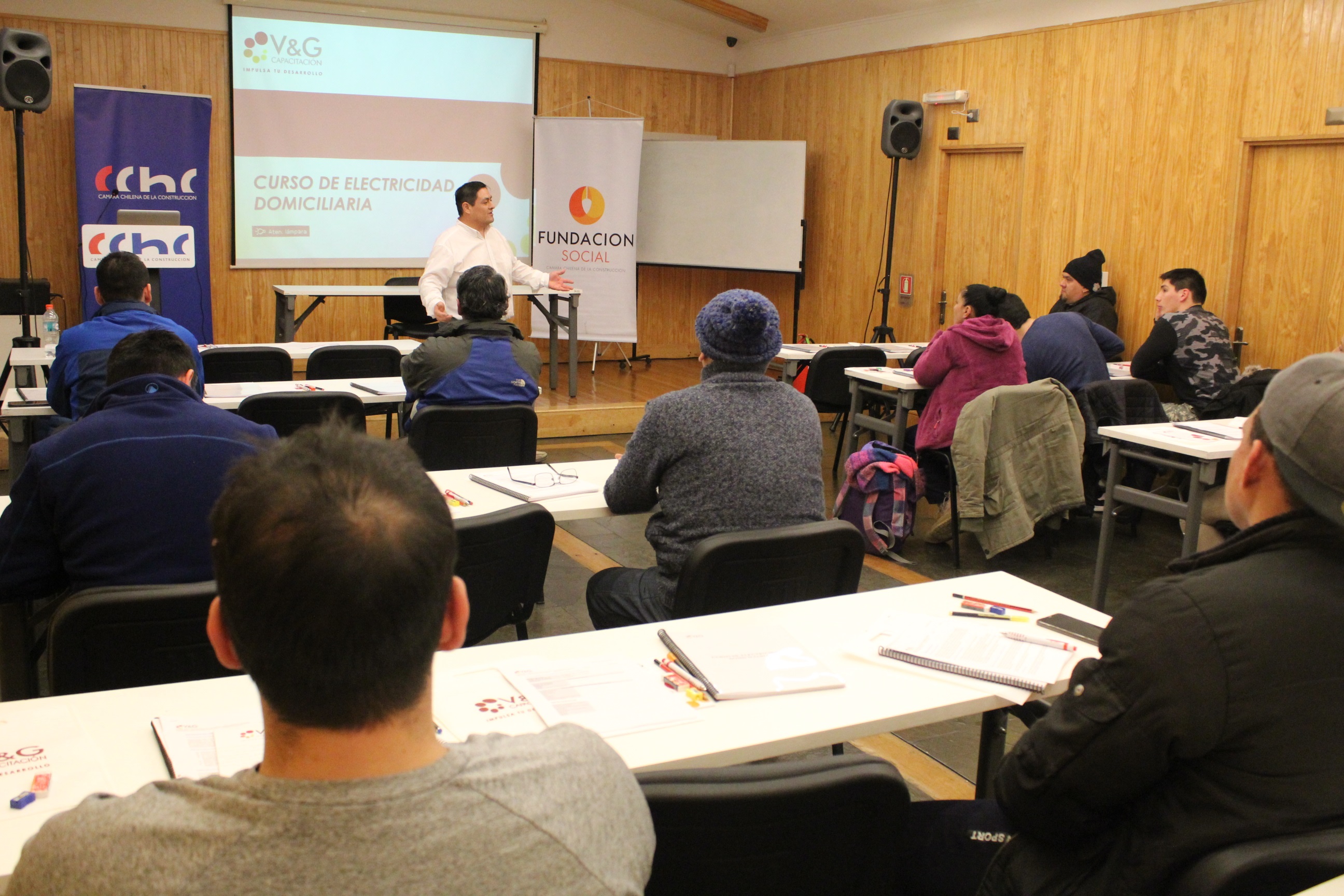 CChC Punta Arenas inició curso sobre electricidad domiciliaria