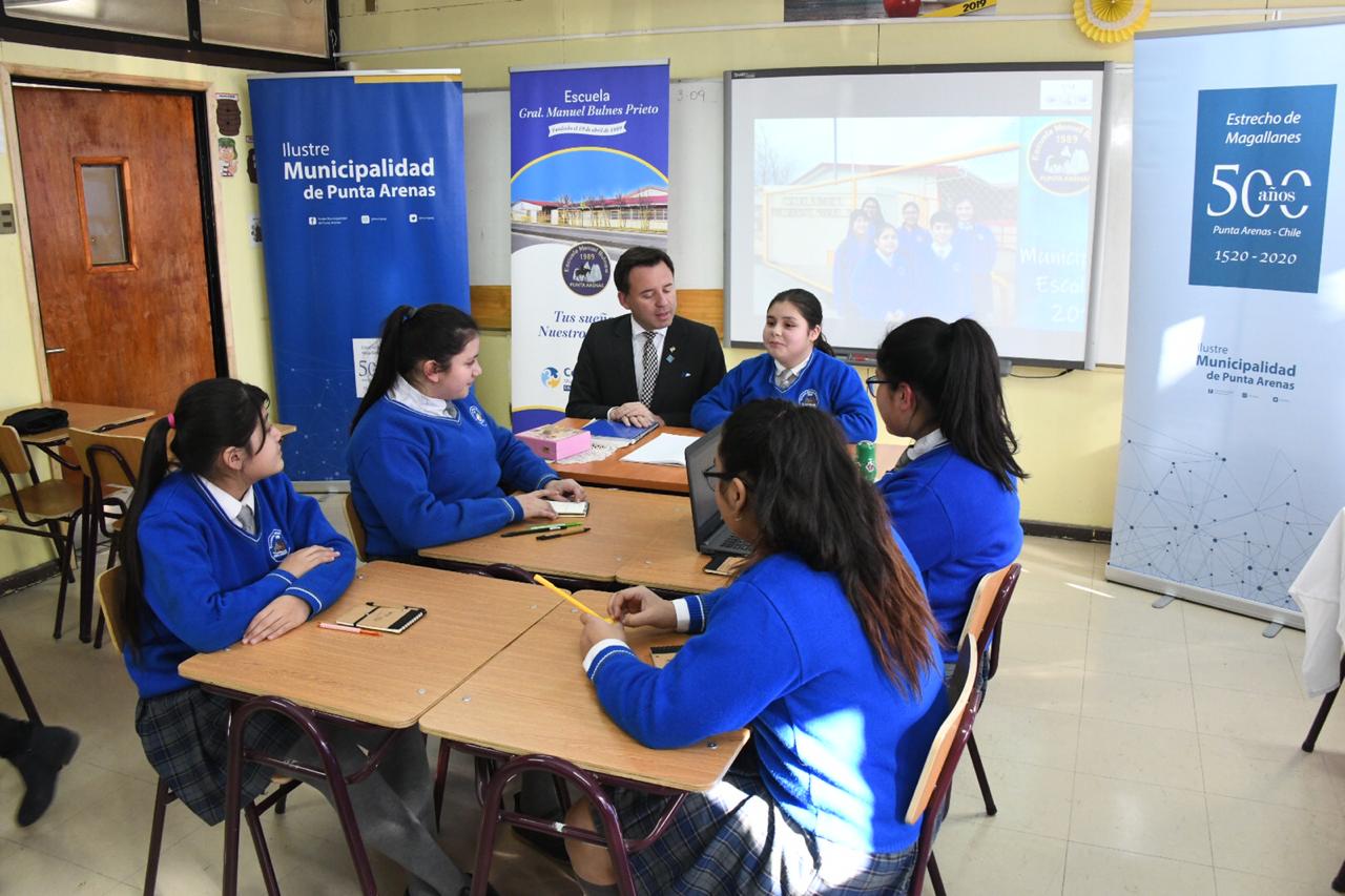 Alcalde Radonich visitó Municipio Escolar de la escuela Manuel Bulnes