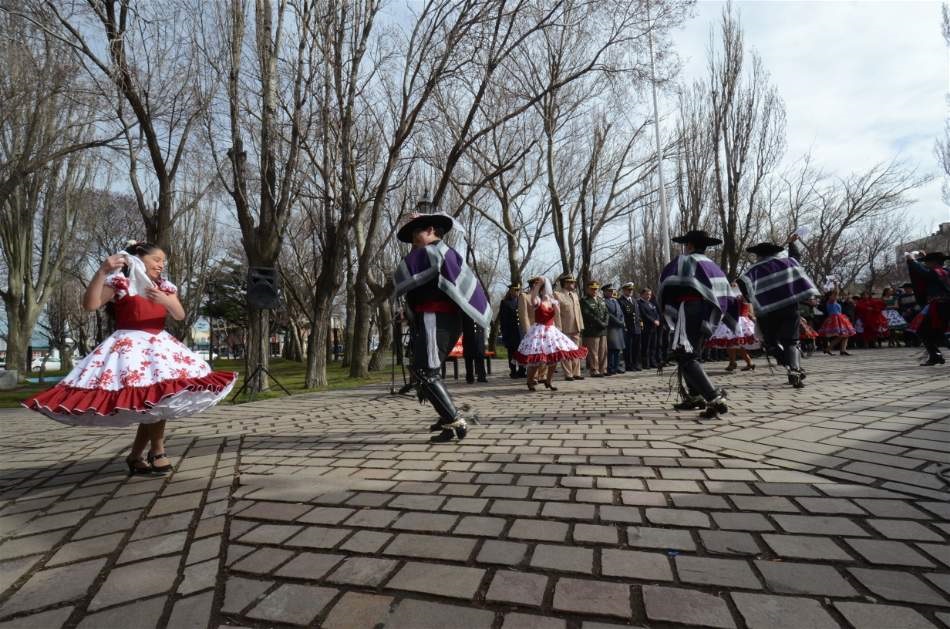 La numerosa colonia chilena de Río Gallegos, Argentina, celebra entusiastamente el 18 de Septiembre