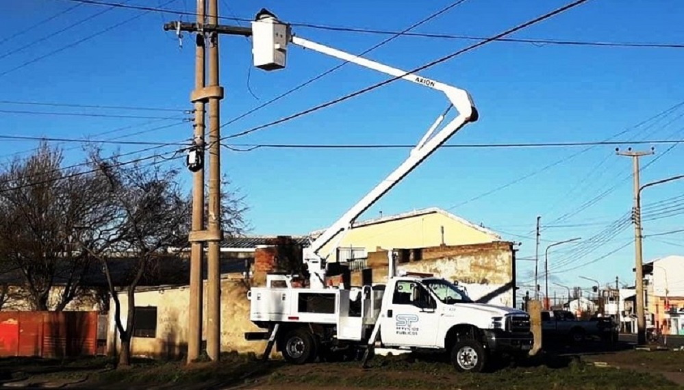 Fuertes ráfagas de viento ocasionaron cortes de cables y de suministro eléctrico en Río Gallegos, Santa Cruz, Argentina