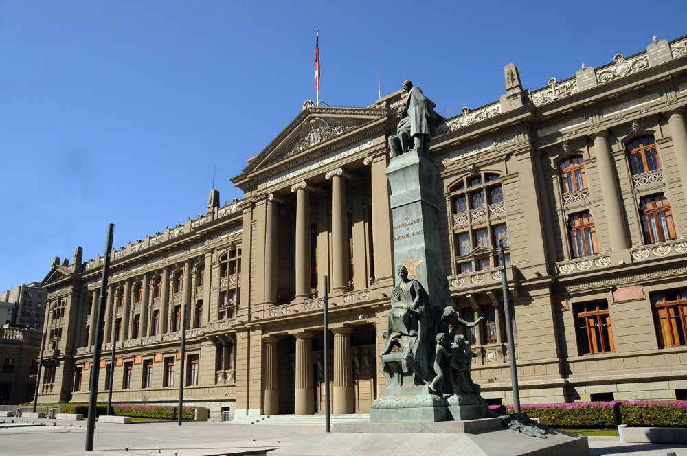 Corte Suprema confirmó sentencia y acoge protección contra AFP Modelo por el rechazo de solicitud de devolución de fondos previsionales: recurrente estimó vulnerada la garantía del derecho de propiedad.