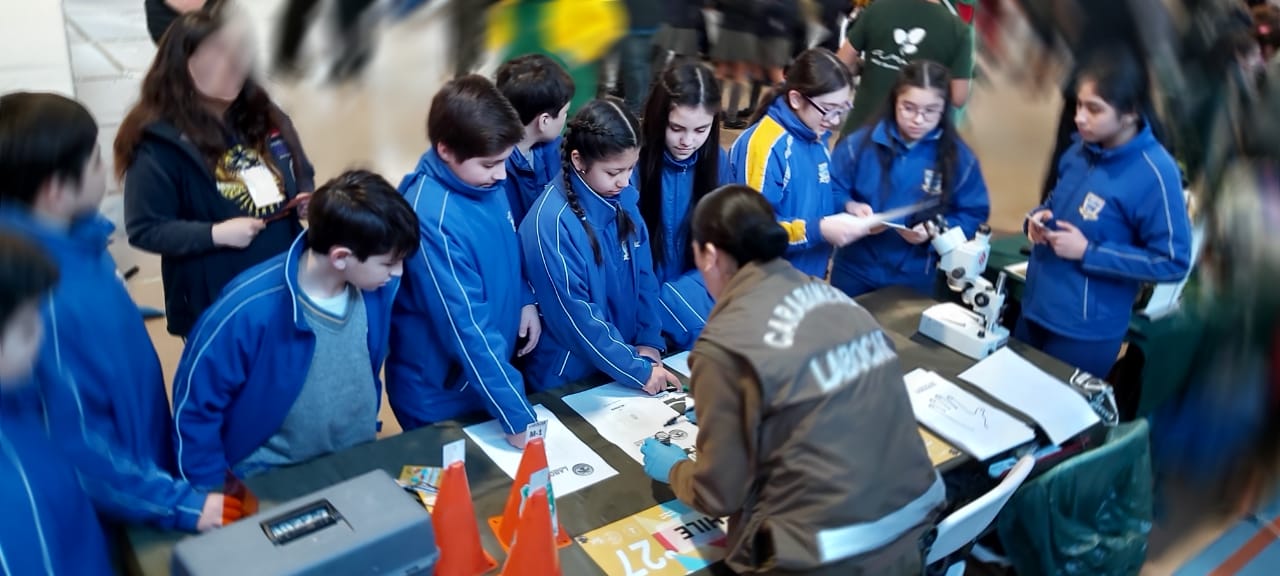 LABOCAR de Carabineros participó en la Fiesta de la Ciencia en el Liceo Sara Braun de Punta Arenas