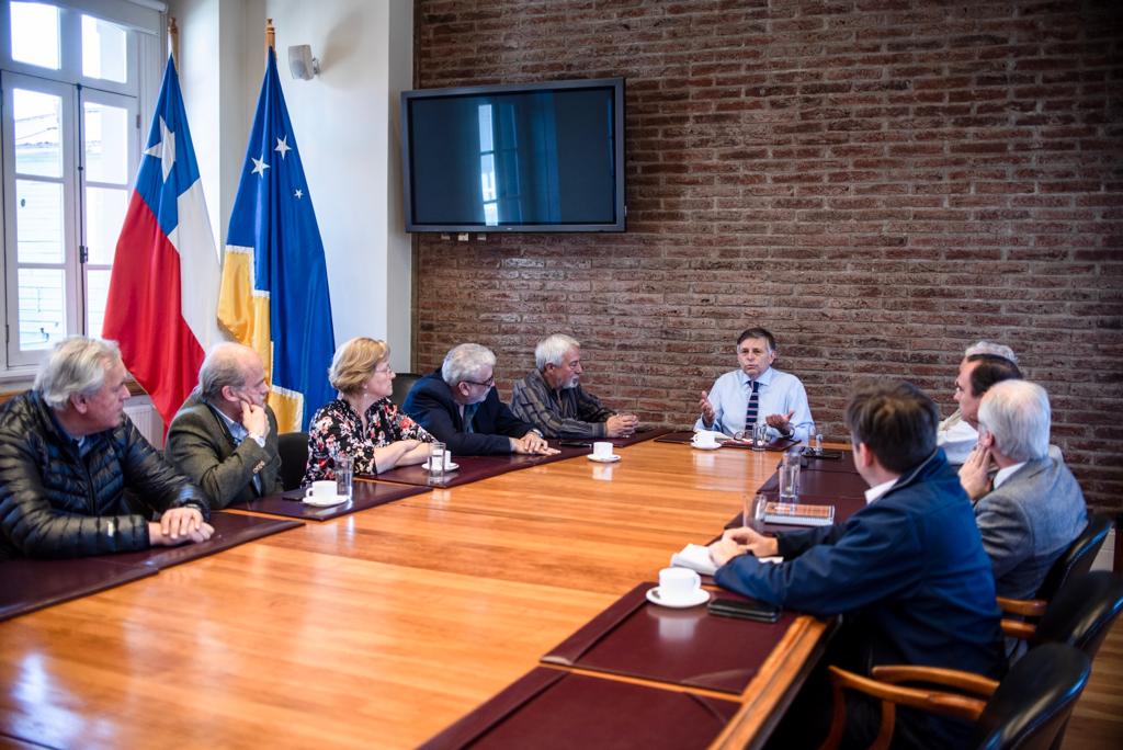 Intendente José Fernández se reunió con ex Intendentes de Magallanes para dialogar sobre situación social de la región