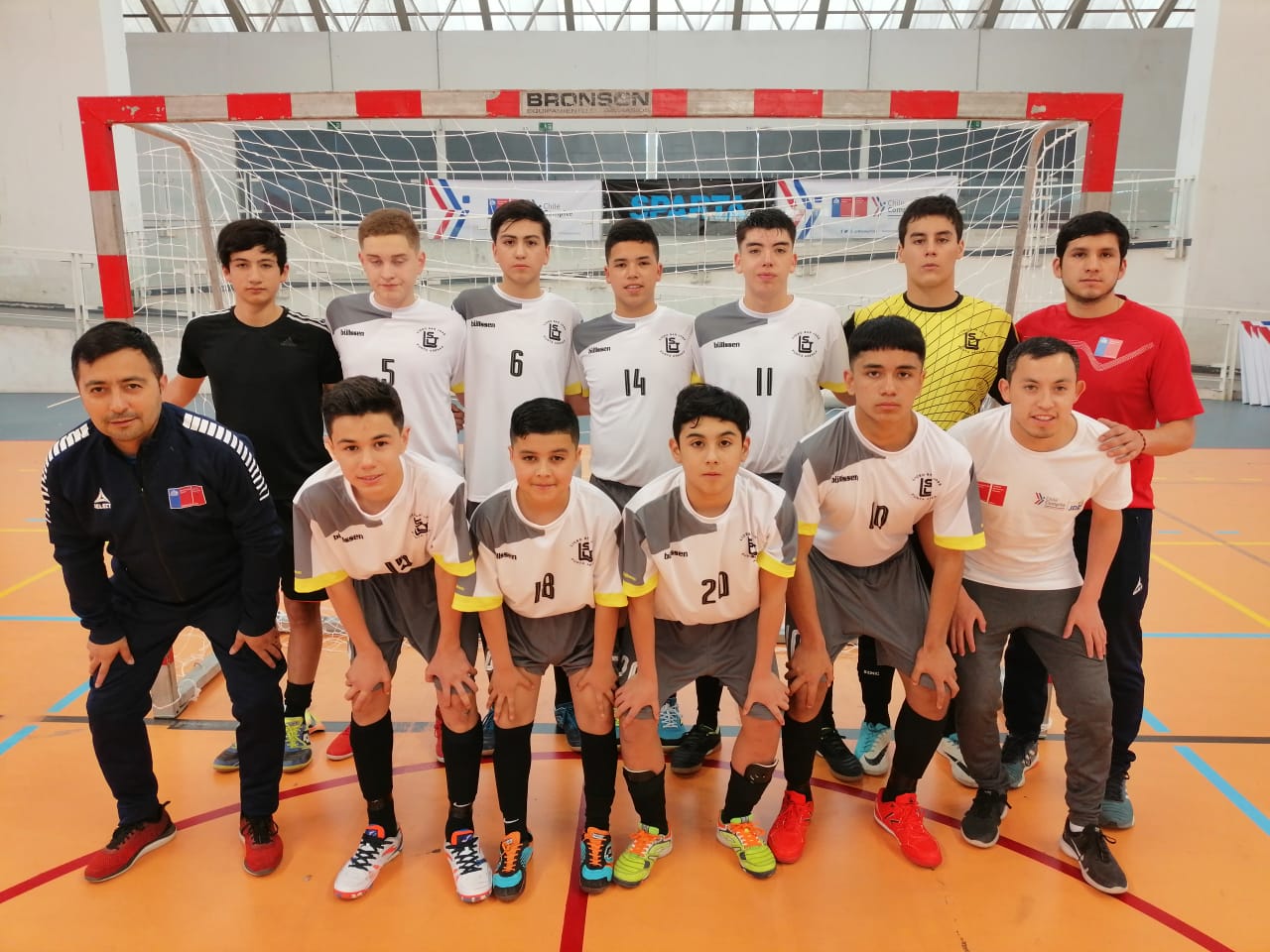 Las selecciones de futsal de Magallanes avanzaron a cuartos de final de los Juegos Deportivos Escolares