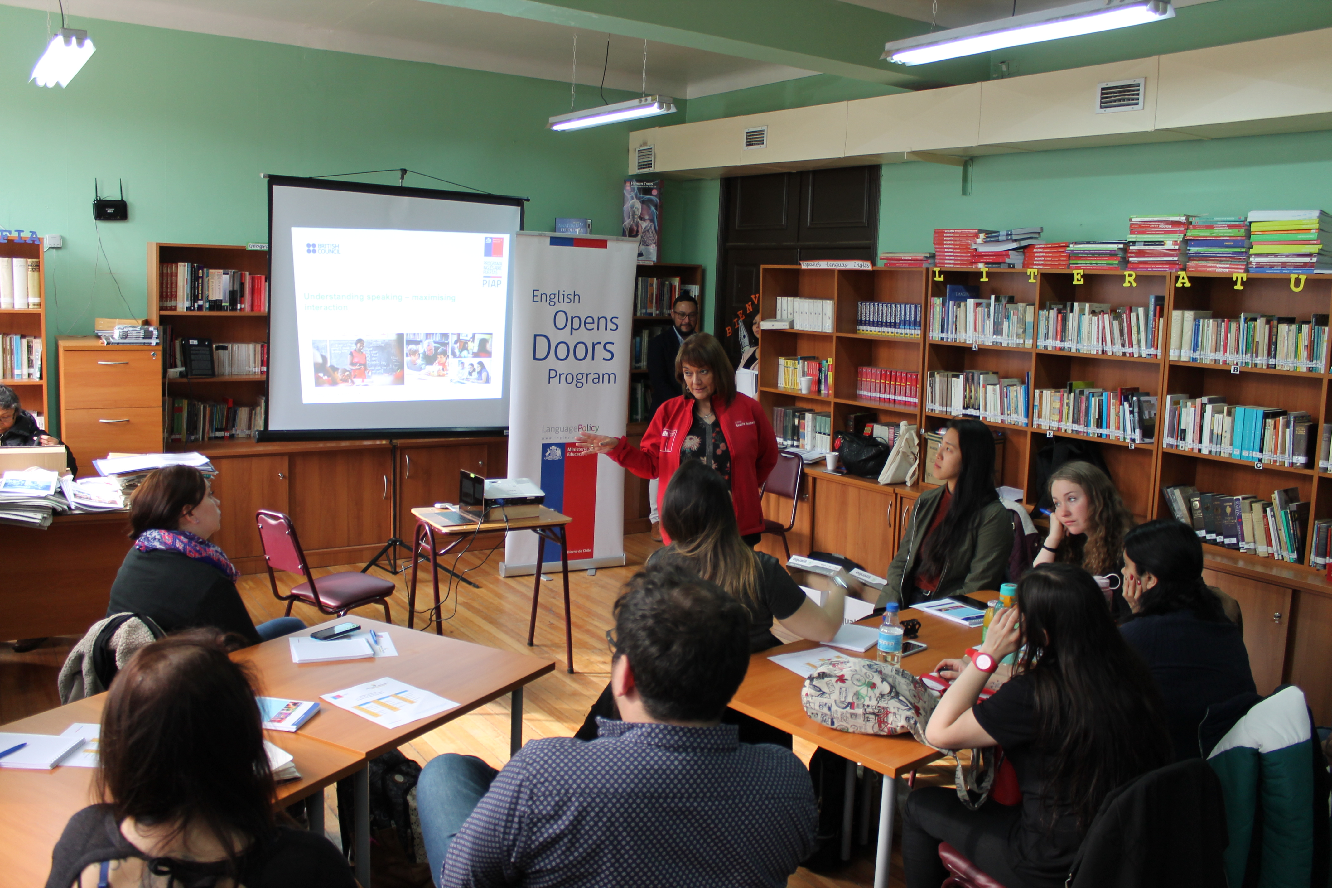 Docentes de Inglés actualizan sus habilidades pedagógicas en Magallanes