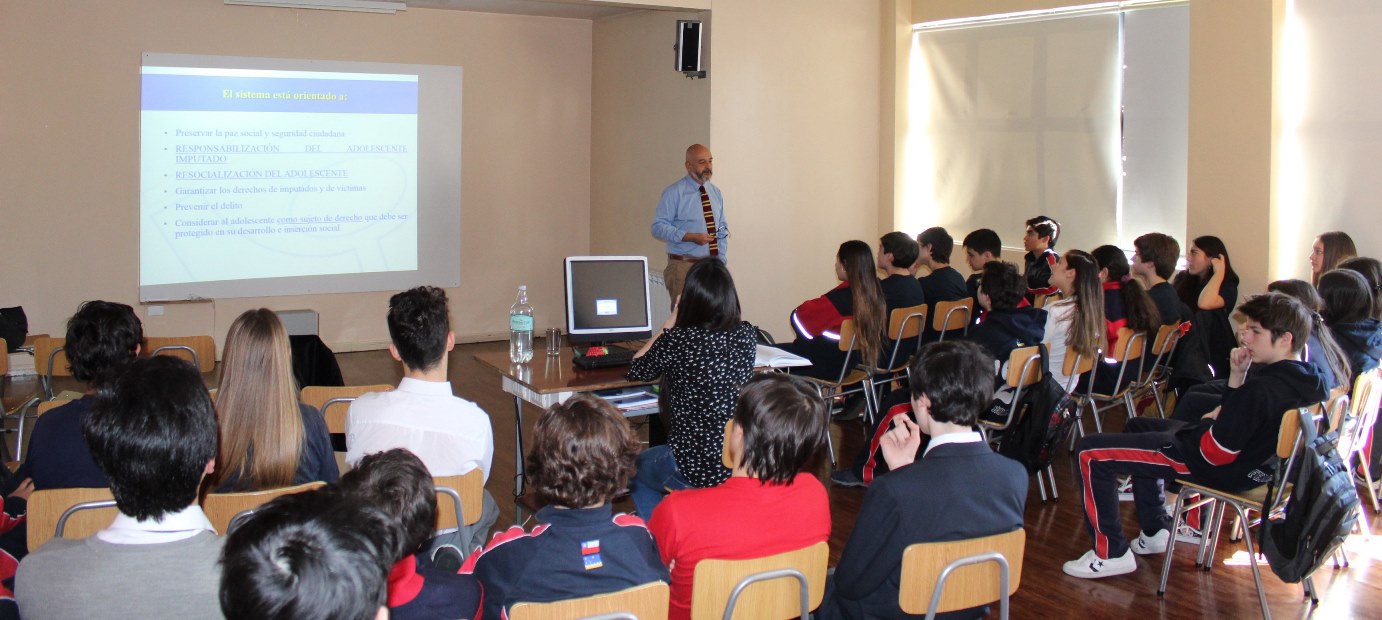 Alumnos de Colegio Británico de Punta Arenas  dialogaron con  representantes de la Fiscalía sobre Responsabilidad Penal Adolescente y Ley Emilia