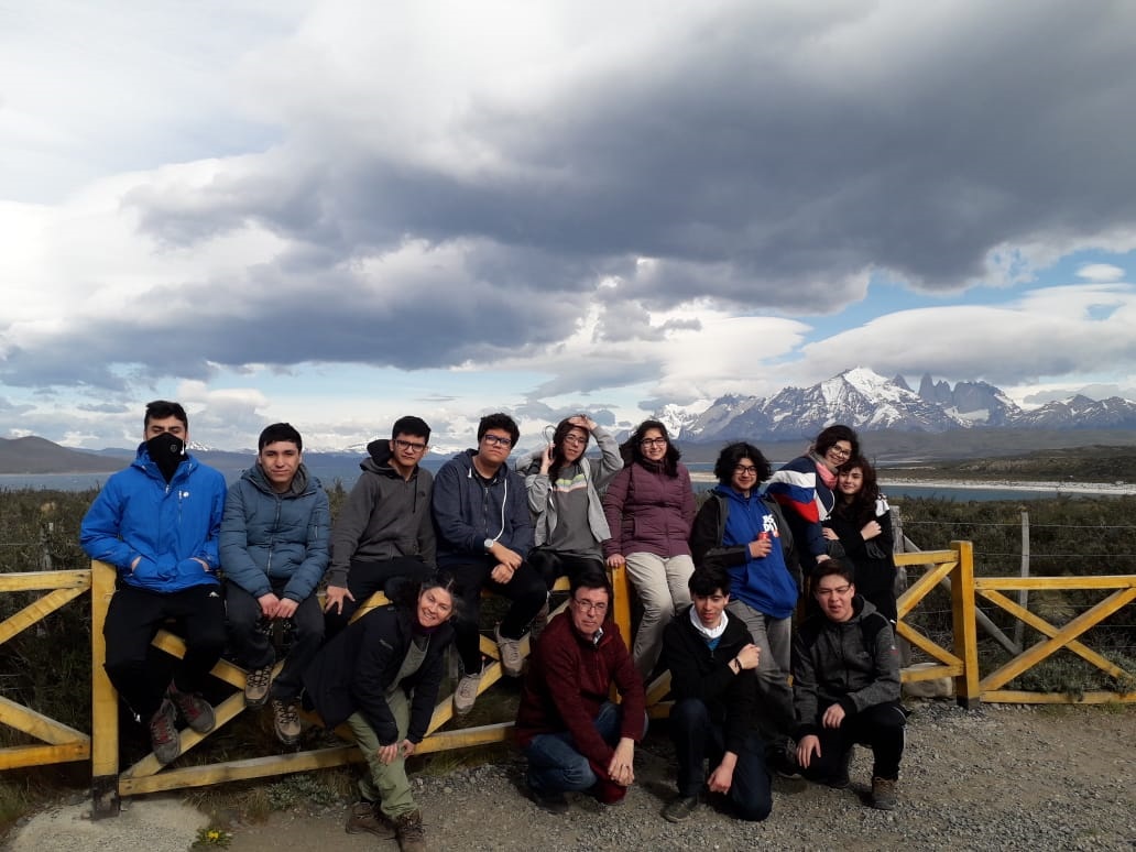 Alumnos del Liceo de Puerto Williams vivieron experiencia de gira de estudios por Torres del Paine