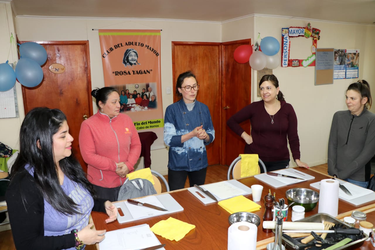 Municipio de Cabo de Hornos realiza curso de cocina para vecinos de la comuna: 32 participantes fueron beneficiados con proyecto financiado por el GORE, que tendrá una duración de dos semanas