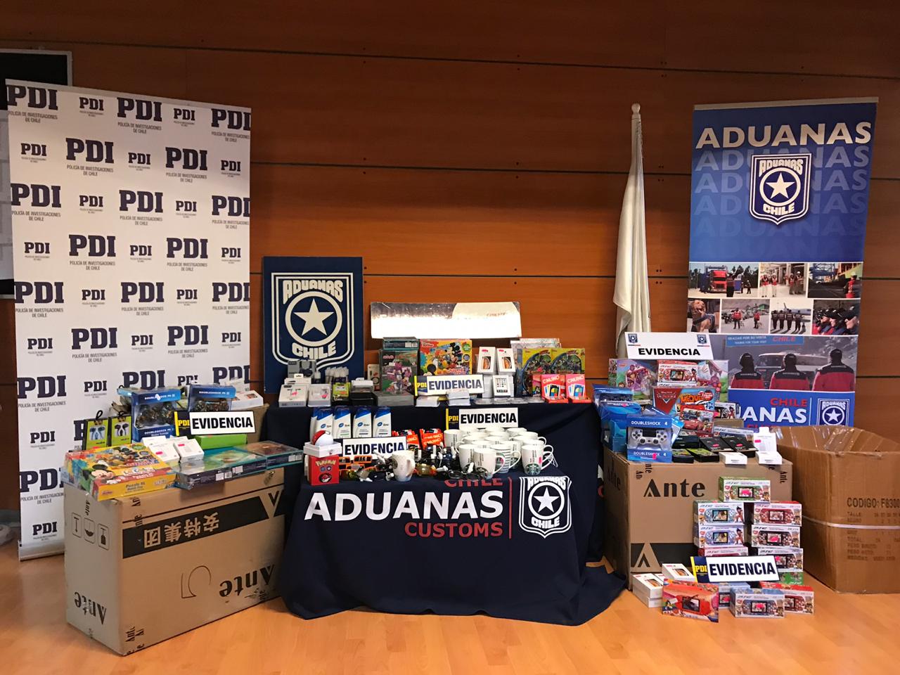 Aduana y PDI incautan productos de contrabando en  un local comercial de Puerto Natales por un valor de 5 millones de pesos