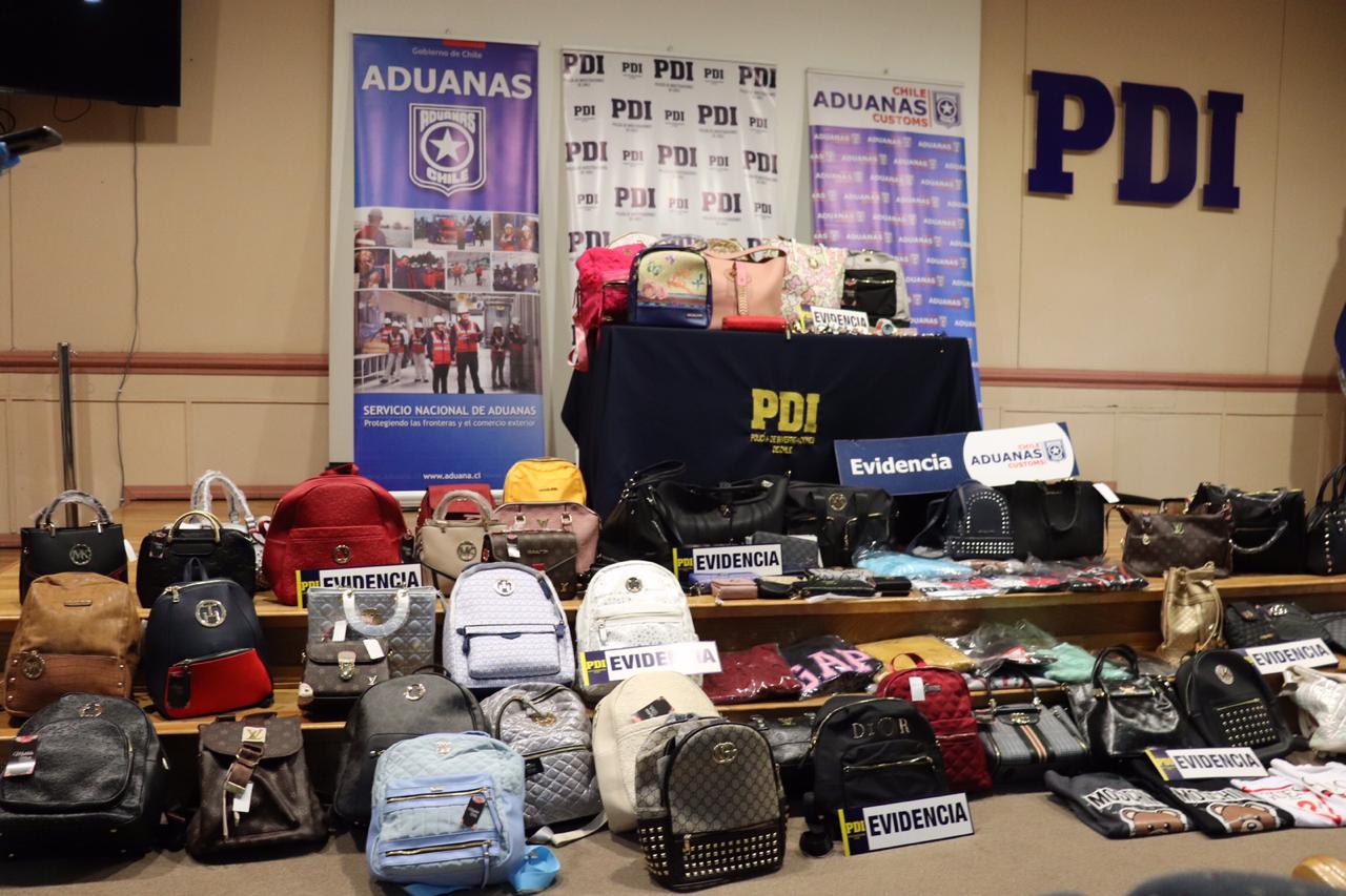 Mas de 100 productos de contrabando fueron incautados por la PDI y Aduana en una vivienda de Punta Arenas