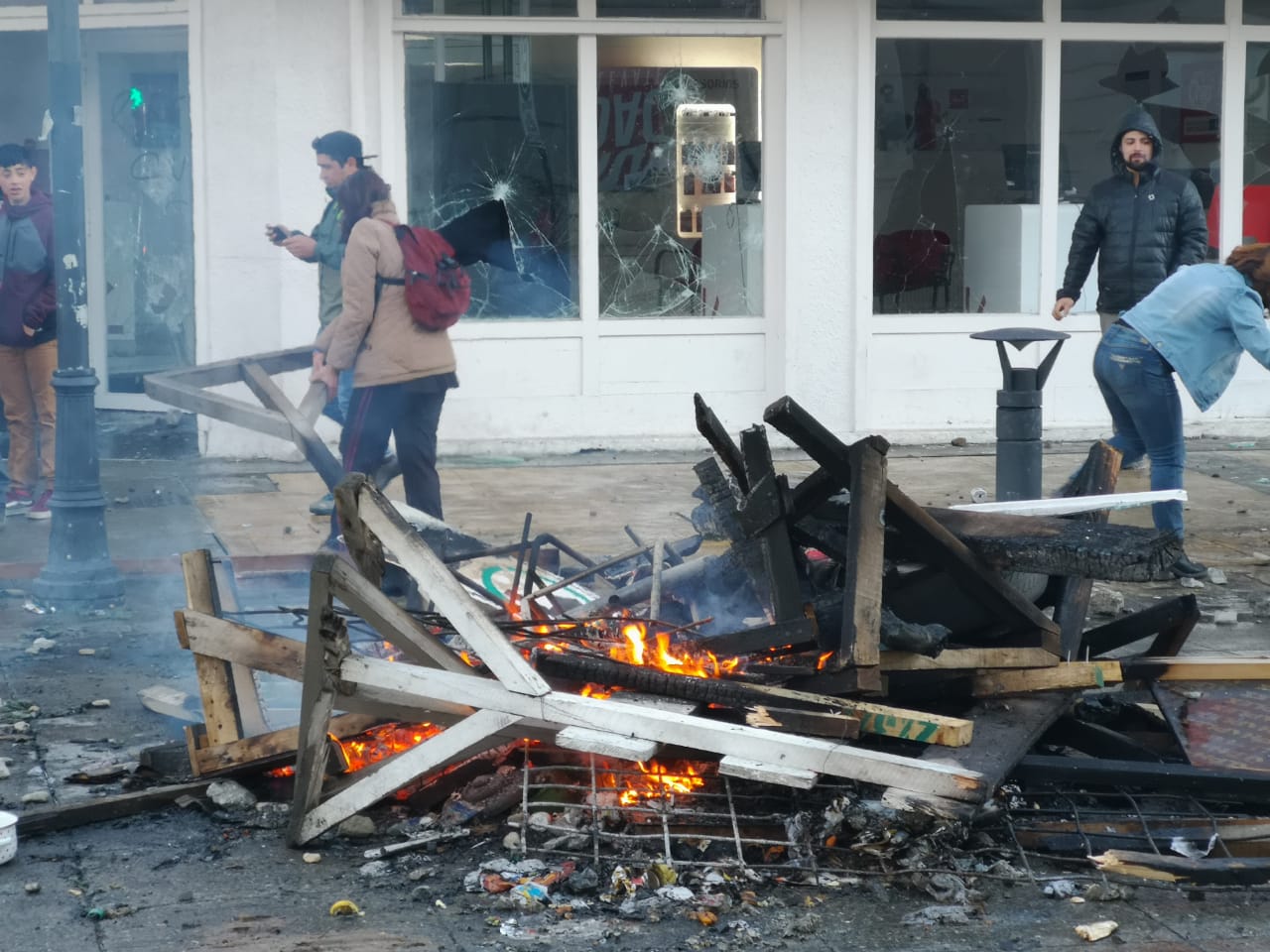 Decretan estado de emergencia en Punta Arenas: incidentes violentos en Plaza Muñoz Gamero culminan con 22 detenidos