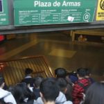 Crecen las manifestaciones de estudiantes secundarios evadiendo pagar en líneas del Metro de Santiago: alerta en las estaciones con presencia policial
