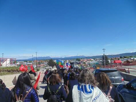 Más de 100 funcionarias de AJUNJI marcharon hoy por el centro de Puerto Natales