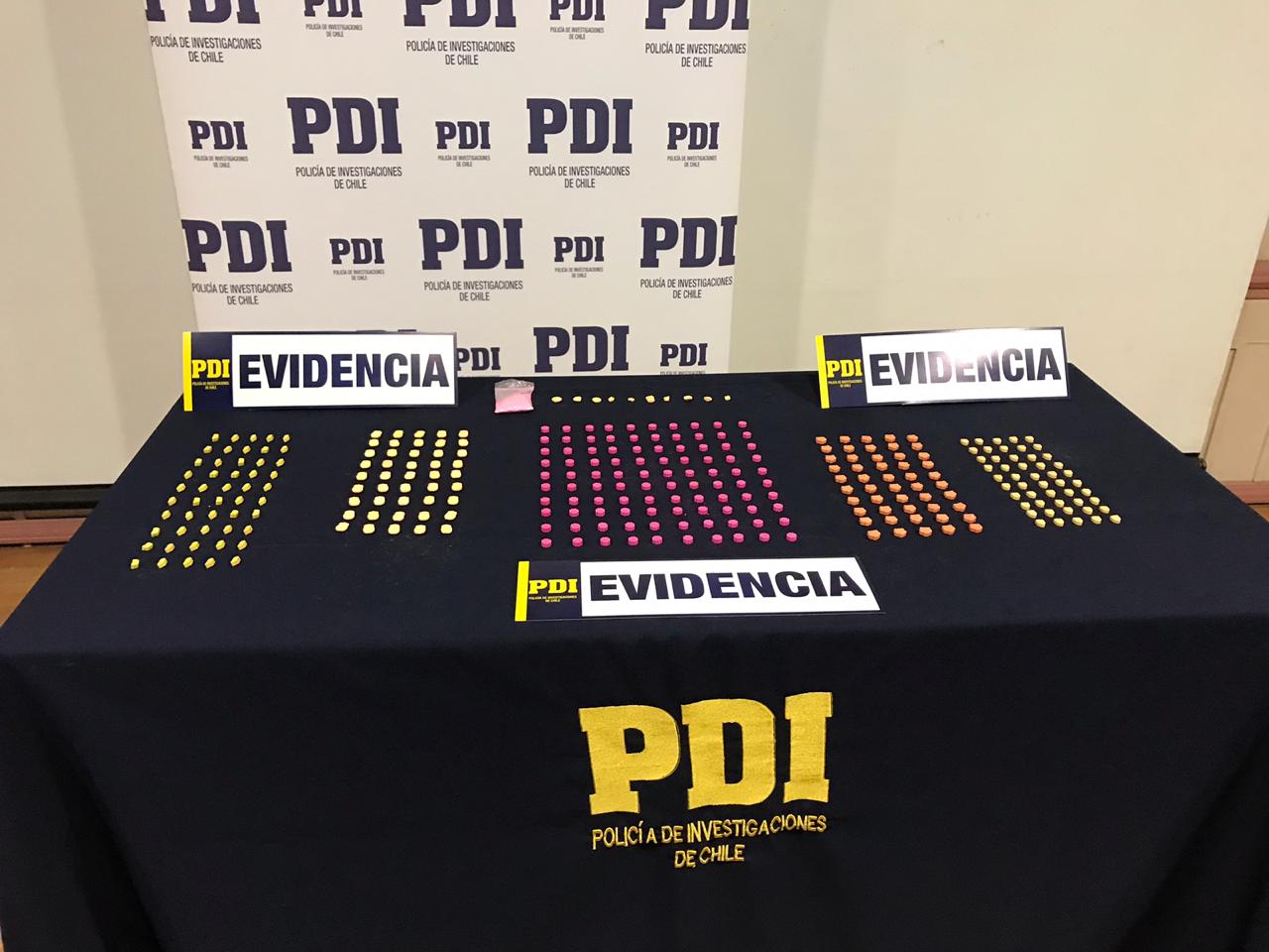 Detienen a una mujer portando drogas en el aeropuerto de Punta Arenas: es la mayor incautación de éxtasis en Magallanes