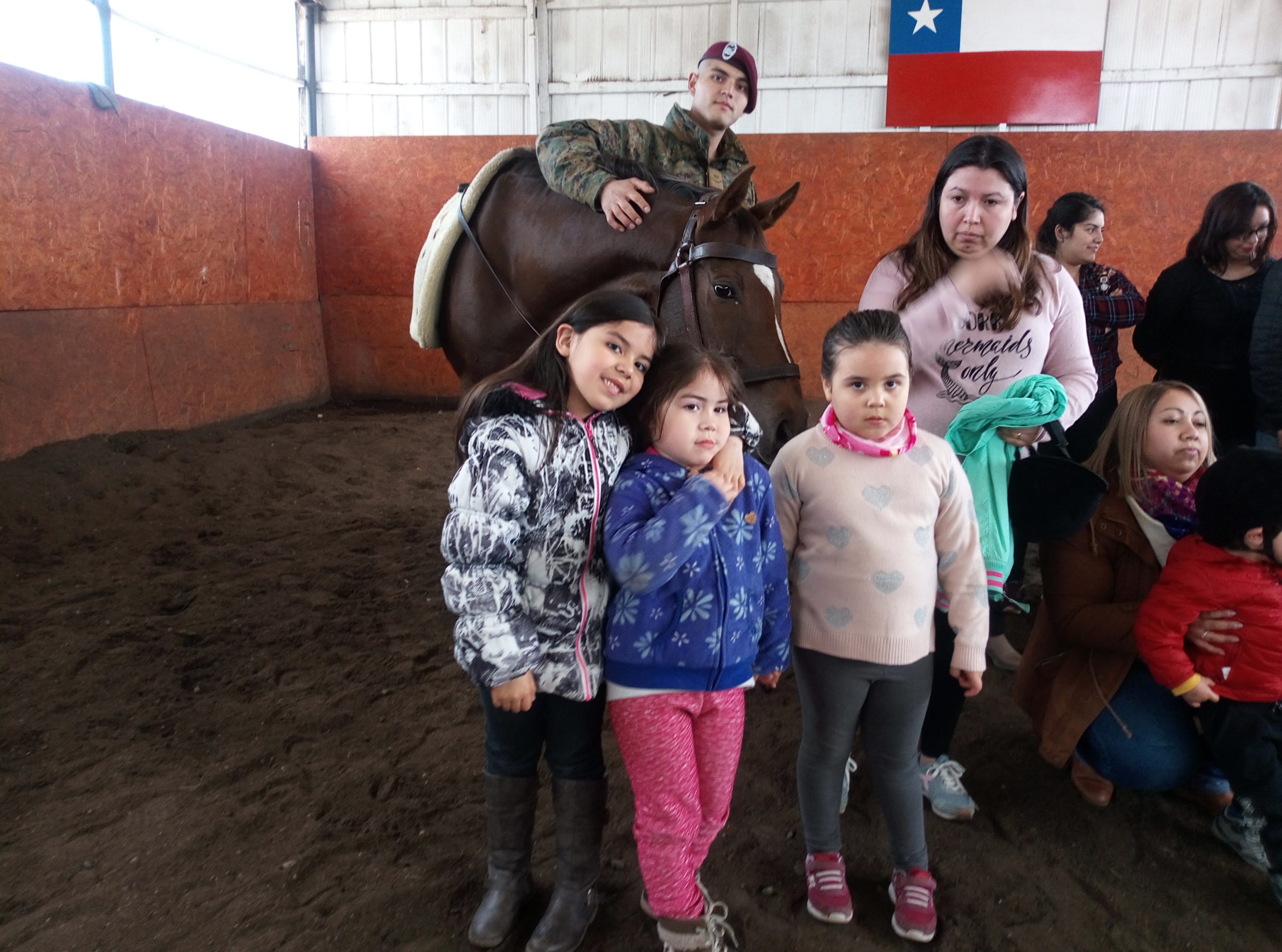 Agrupación Te Abrazo de Magallanes realiza actividades de equinoterapia en colaboración con el Ejército y la Municipalidad de Punta Arenas