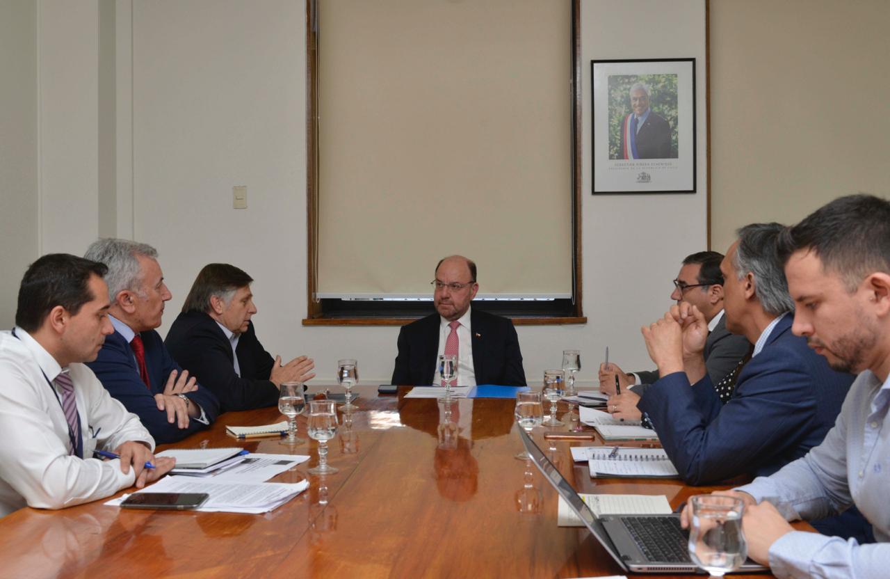 Intendente Regional se reunió con el Ministro de Obras Públicas para analizar importantes proyectos para Puerto Williams