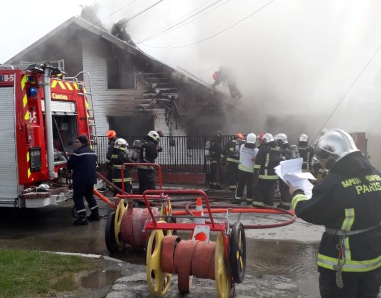 Incendio afectó la totalidad de una vivienda en el sector norte de Punta Arenas