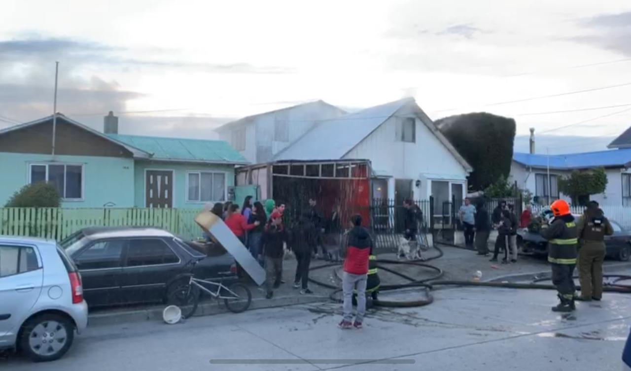 Incendio afectó esta noche a una vivienda en población Jorge Cvitanic: no hubo personas lesionadas