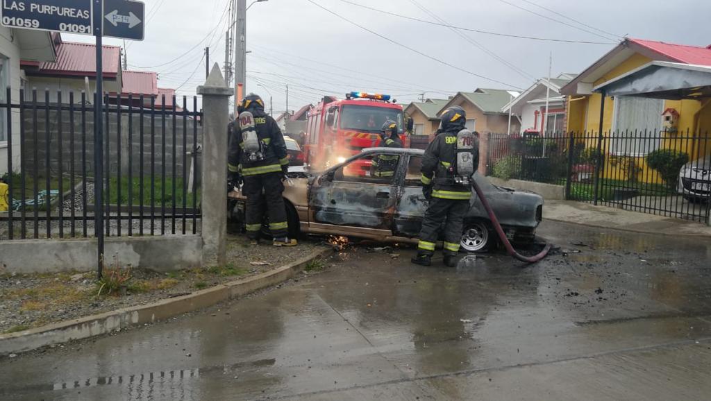 Se encontró con una barricada, lo agredieron, le robaron y quemaron el móvil en el sector norte de Punta Arenas