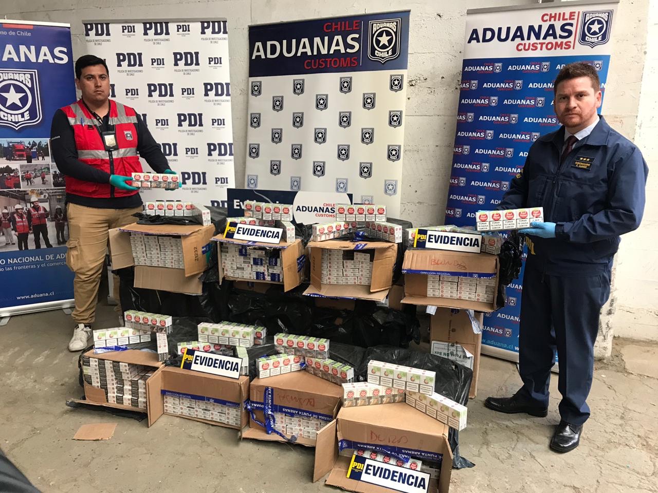 Aduana y Policía de Investigaciones incautan en Porvenir 8 mil cajetillas de cigarros producto de contrabando.
