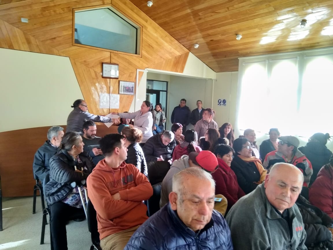 En la Municipalidad de Porvenir, se realizó reunión con los vecinos de la comuna para informar sobre el programa de “Pavimentación Participativa”