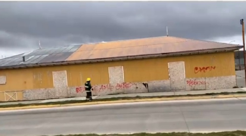 Nuevo incendio intencional en un inmueble abandonado de Porvenir