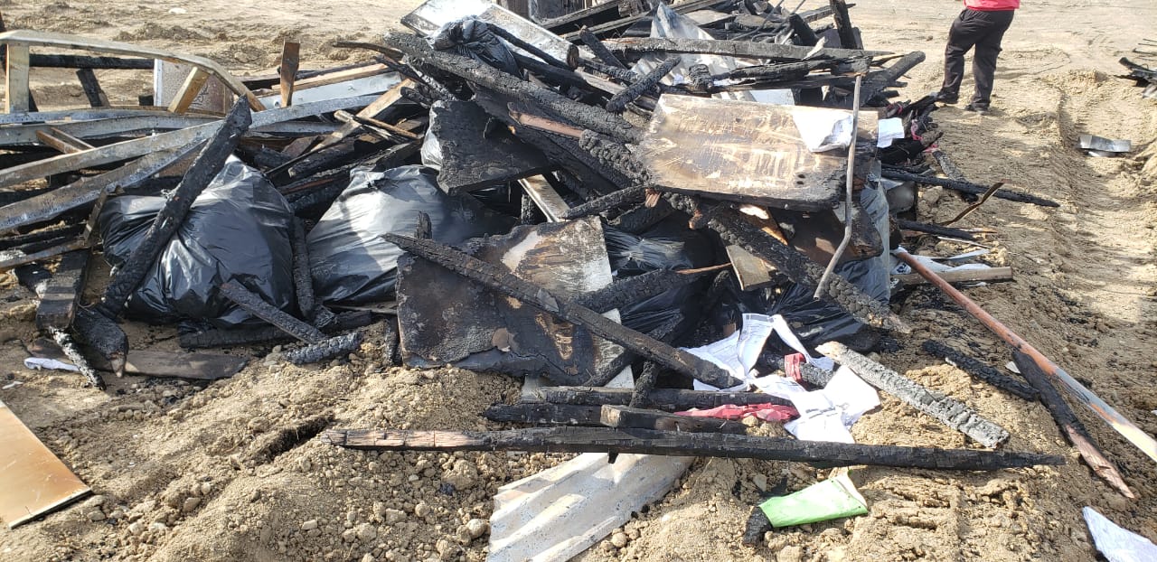 Escombros de inmueble incendiado de AFP Habitat, fueron lanzados a sitio eriazo próximo a población Aves Australes: incluso se encontraron archivos de afiliados a dicha empresa