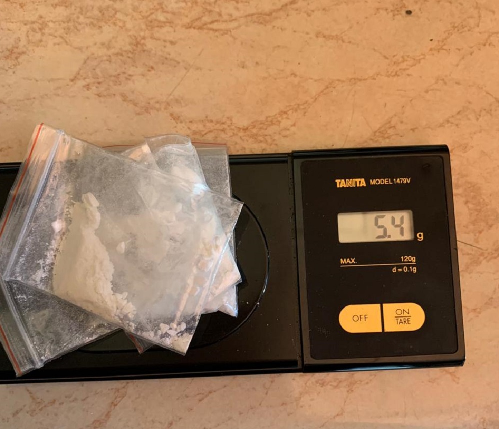 Encuentran droga en el patio de una vivienda en Punta Arenas