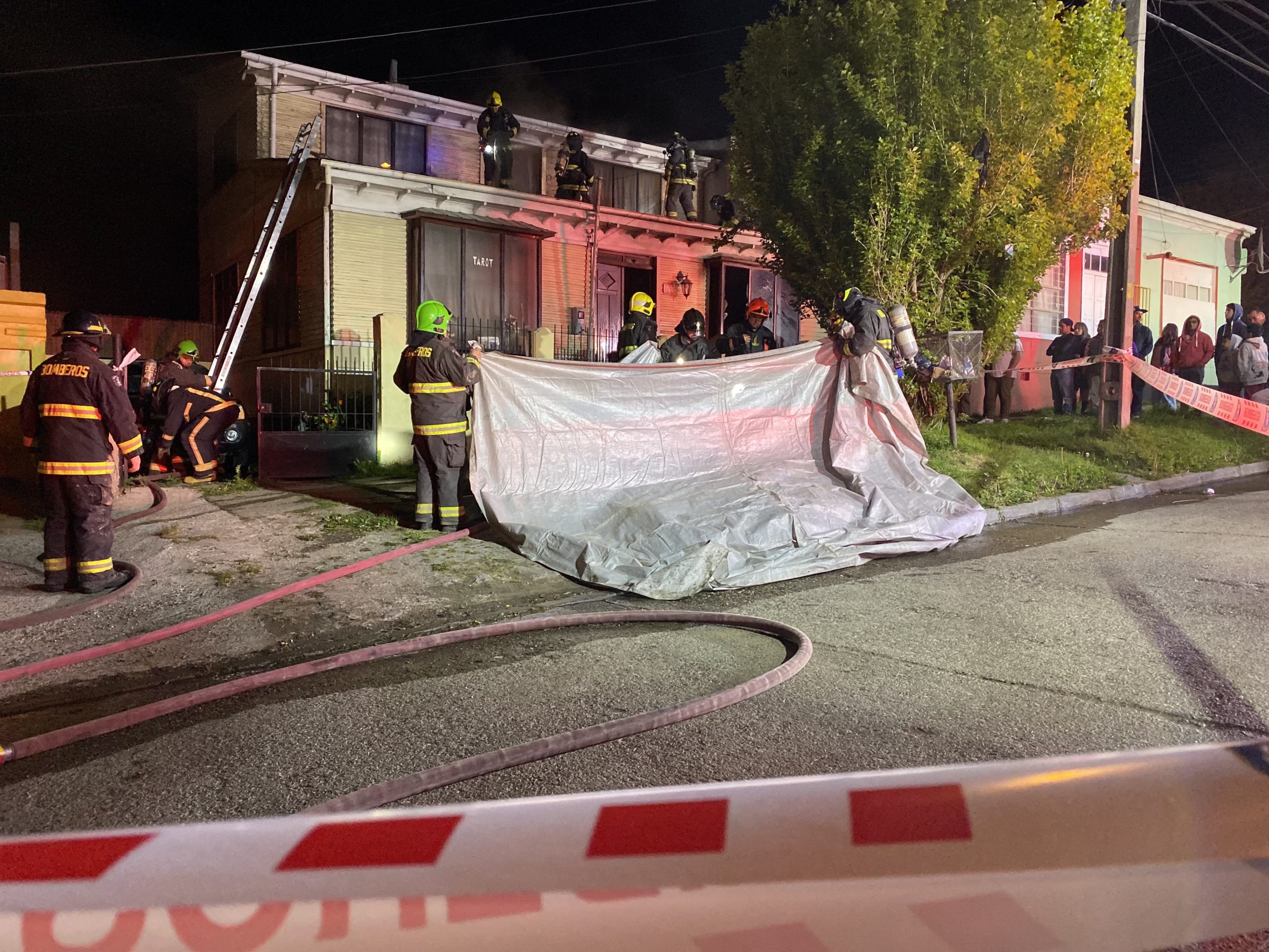 Una mujer con quemaduras graves en incendio ocurrido en sector sur de Punta Arenas
