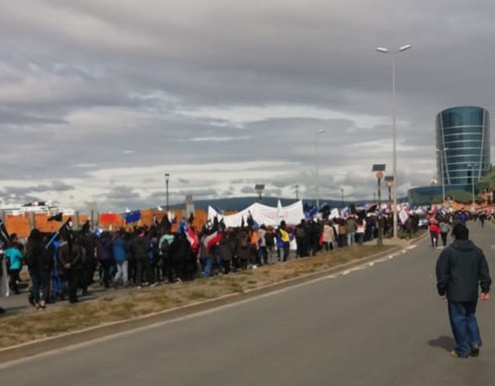 Masiva manifestación ciudadana  de más de 12.000 personas se realiza esta mañana en el centro de Punta Arenas