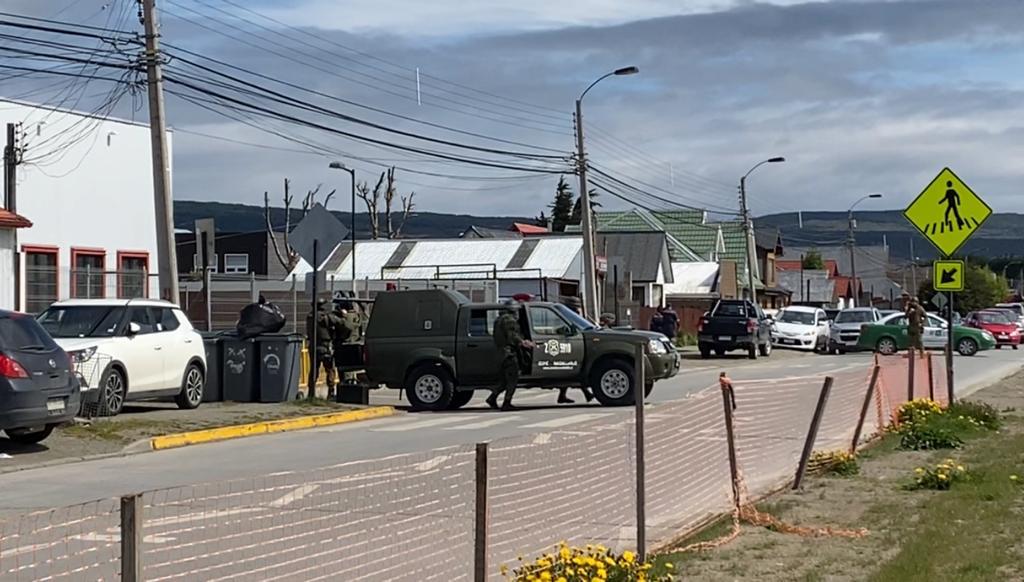 Evacúan el Liceo Nobelius de Punta Arenas por presunto artefacto explosivo, lo que se descartó tras procedimiento del GOPE