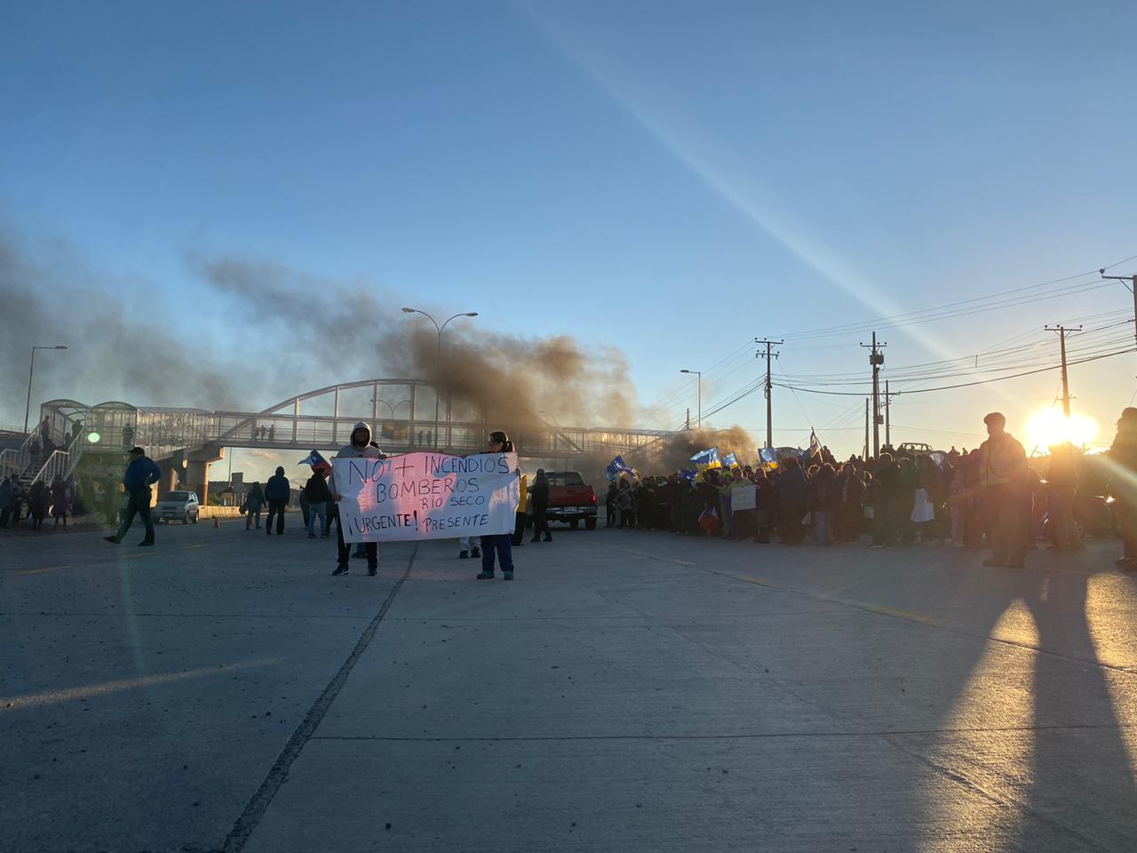 Vecinos de Río Seco protestan reclamando una nueva compañía de Bomberos