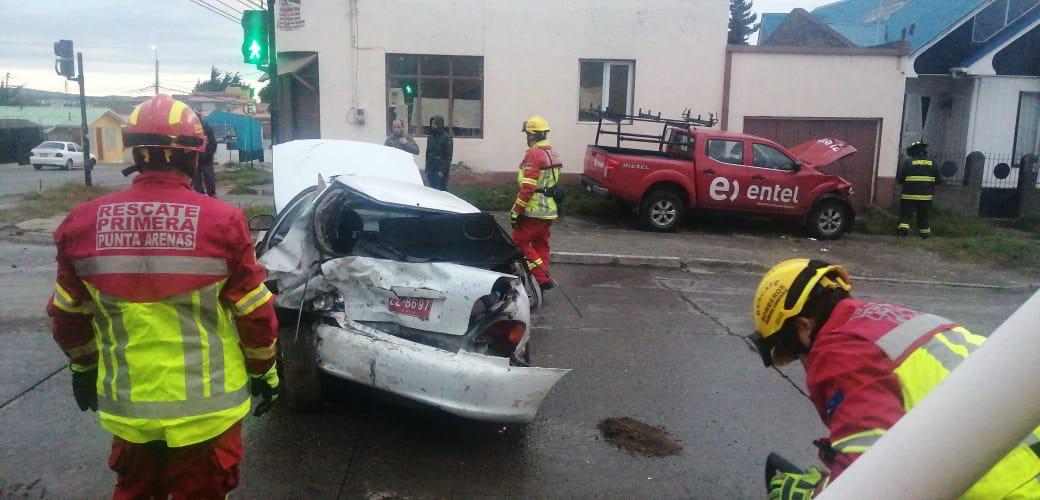 Conducían en estado de ebriedad y chocaron en la esquina de Zenteno e Ignacio Carrera Pinto esta madrugada
